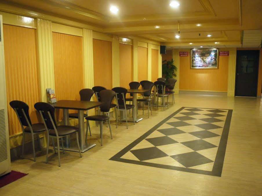 Jing Dian Business Hotel Taoyuan Exteriör bild