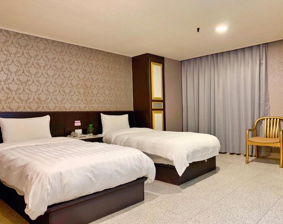 Jing Dian Business Hotel Taoyuan Exteriör bild